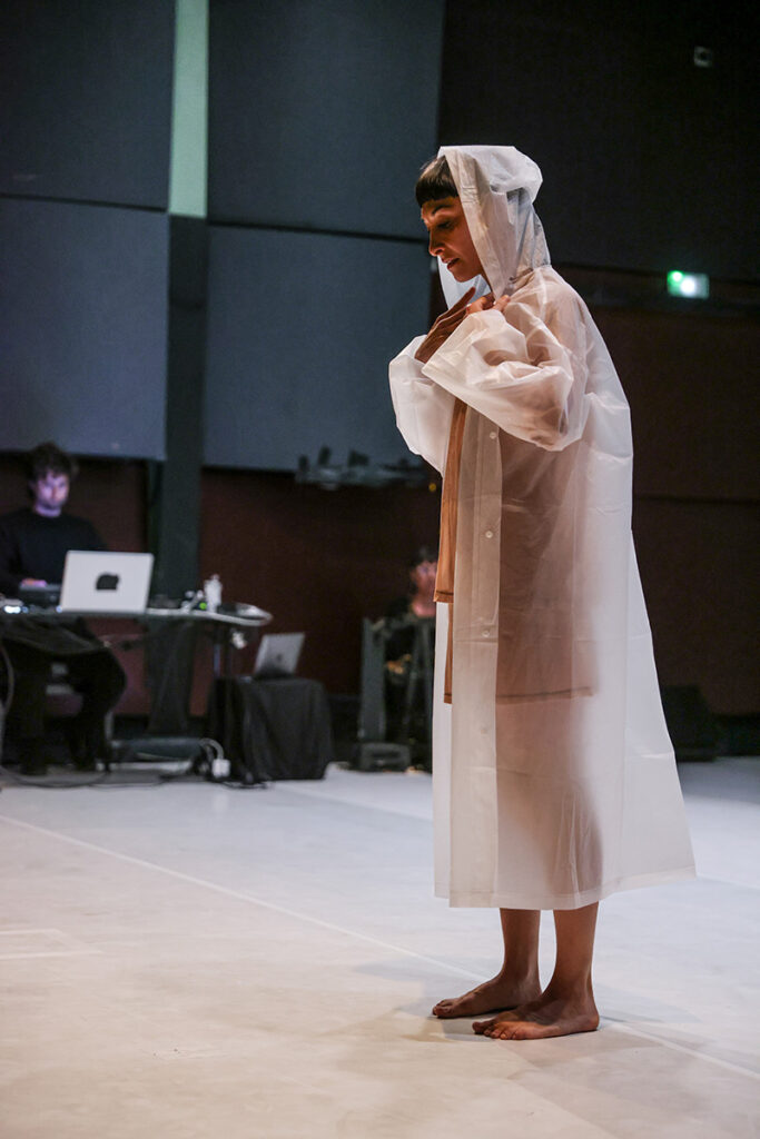 Yasminne_Lepe_Etat_Vegetal_Arnaud Bouvier6compress Yasminee Lepe - état végétal - danse